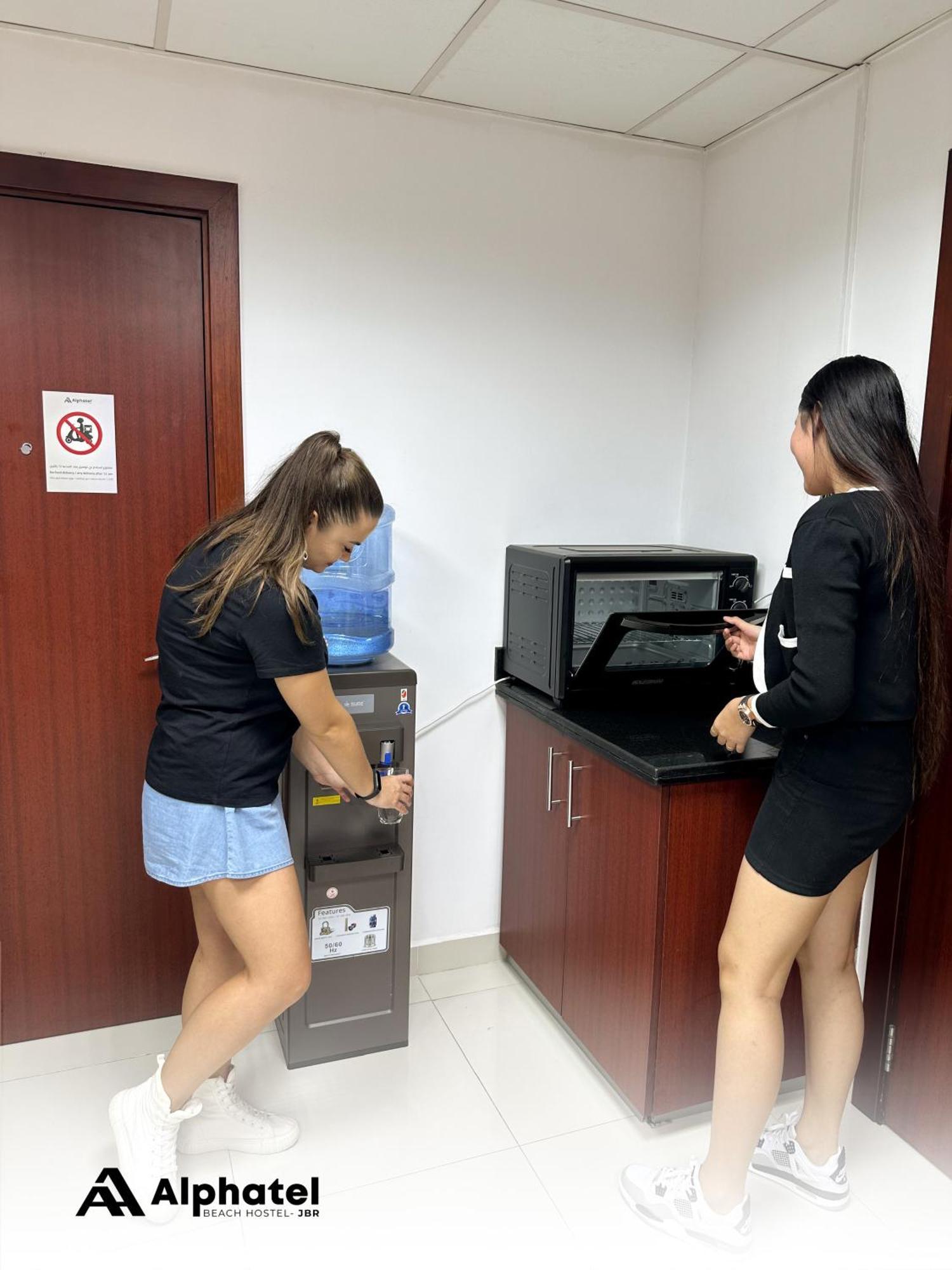 دبي Alphatel Beach Hostel Jbr المظهر الخارجي الصورة
